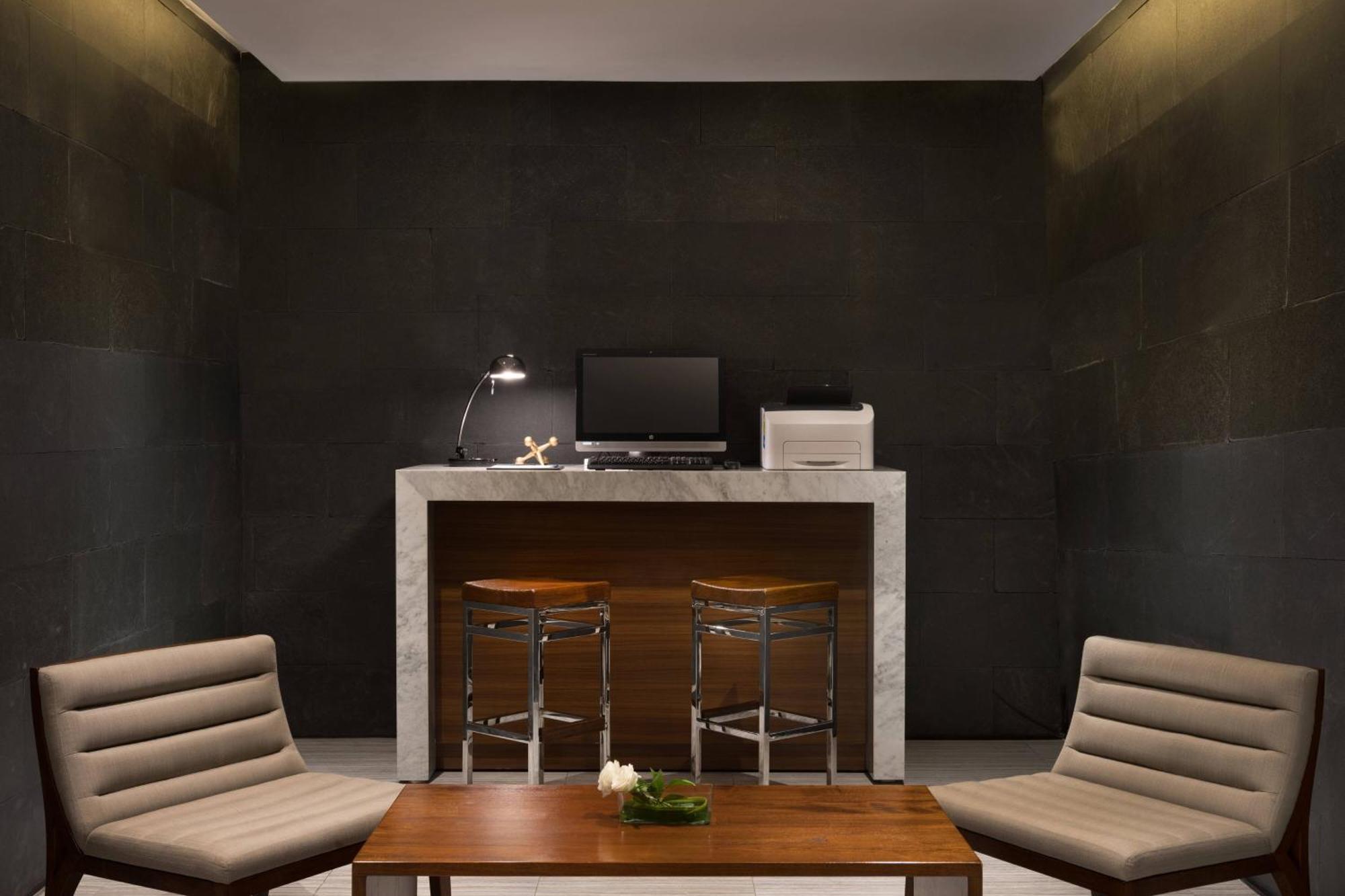 Four Points By Sheraton Jakarta Thamrin Экстерьер фото