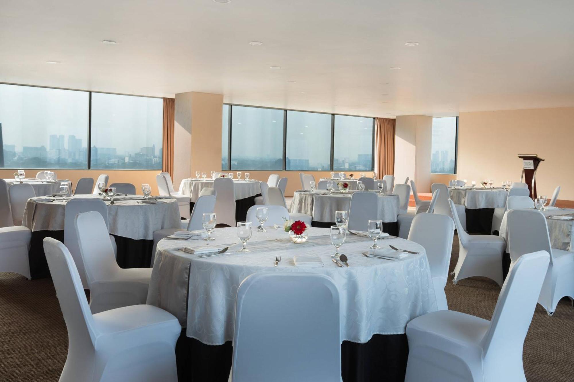 Four Points By Sheraton Jakarta Thamrin Экстерьер фото
