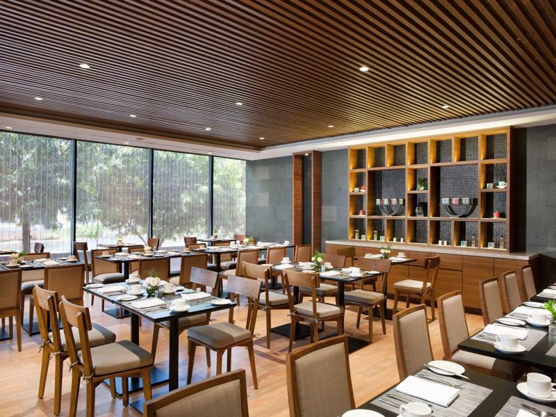 Four Points By Sheraton Jakarta Thamrin Экстерьер фото