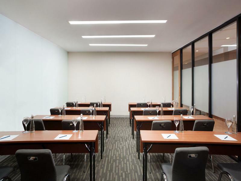 Four Points By Sheraton Jakarta Thamrin Экстерьер фото
